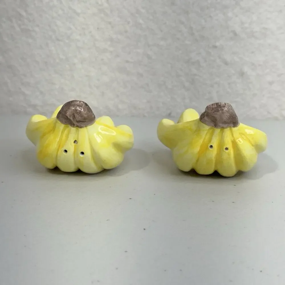 VTG Yellow Ceramic Bunches Of Bananas Fruit Shaped Salt & Pepper Shaker Set MCM